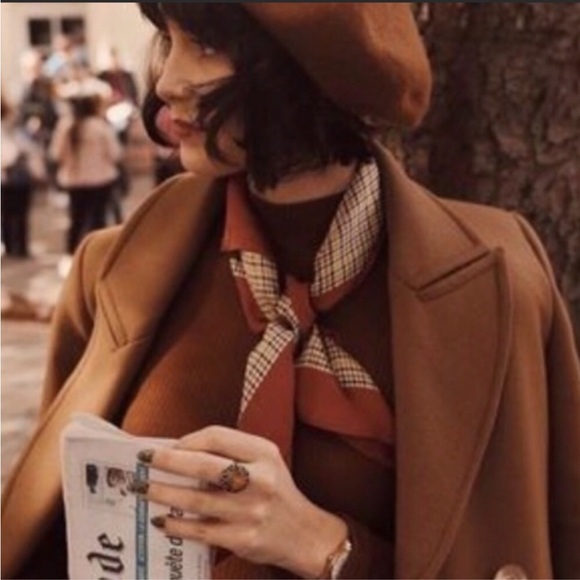 Oscar De La Renta. Street Accessory. 100% Silk. Made In Japan. 25" X 25 - Picture 15 of 16